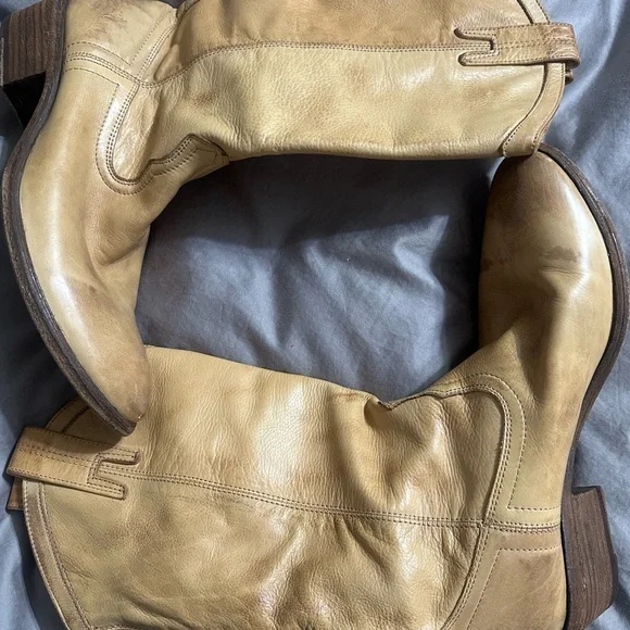 Frye Carson pull on boots light tan - Picture 1 of 3